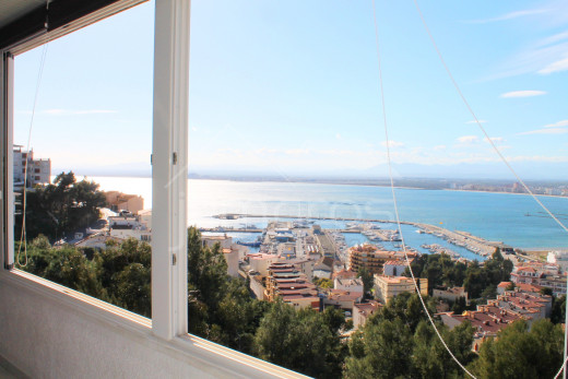 Très grand appartement à Roses, 4 chambres, 152m2, 2 parkings privés