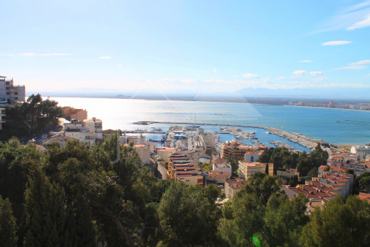 Très grand appartement à Roses, 4 chambres, 152m2, 2 parkings privés