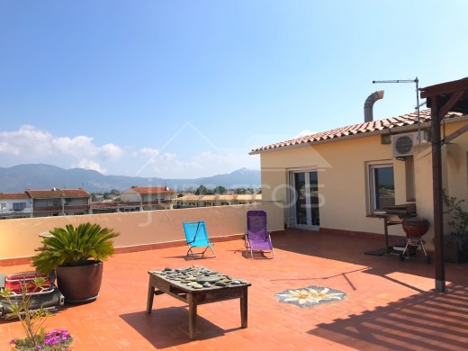 Très bel appartement avec grande terrasse de 80m2 et GARAGE.