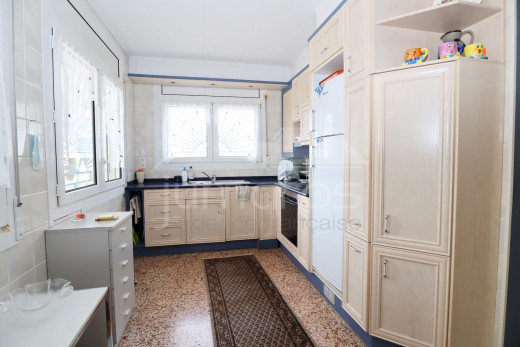 Maison, vue magnifique, de plain-pied, piscine, garage
