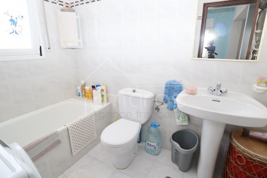 Maison, vue magnifique, de plain-pied, piscine, garage