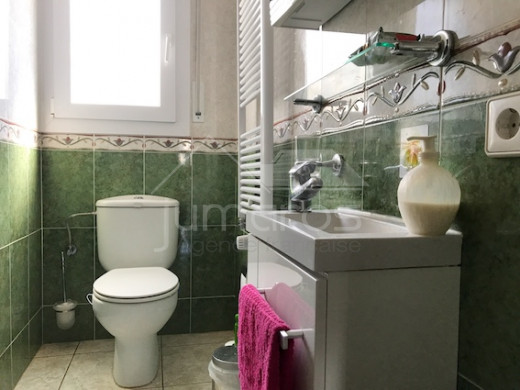 2 chambres, grand jardin, garage, parking et possibre piscine