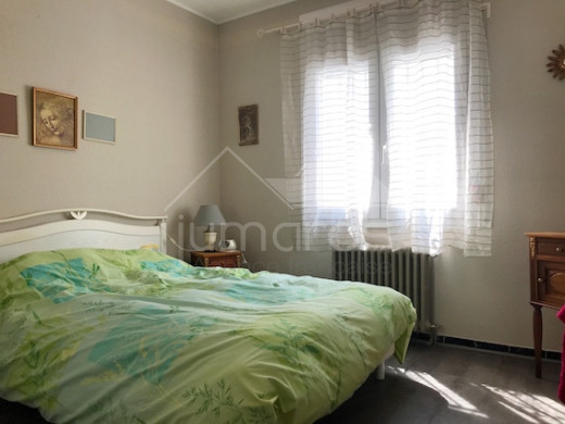 2 chambres, grand jardin, garage, parking et possibre piscine