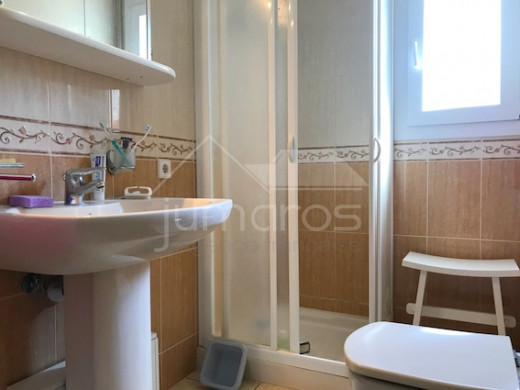 2 chambres, grand jardin, garage, parking et possibre piscine