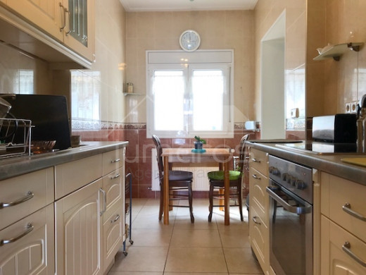 2 chambres, grand jardin, garage, parking et possibre piscine