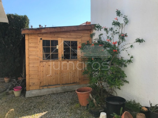 2 chambres, grand jardin, garage, parking et possibre piscine