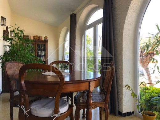 2 chambres, grand jardin, garage, parking et possibre piscine