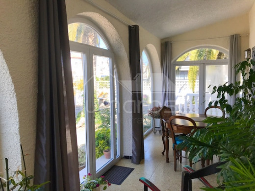 2 chambres, grand jardin, garage, parking et possibre piscine