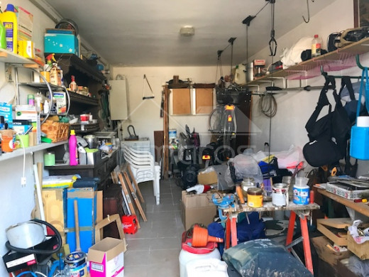 2 chambres, grand jardin, garage, parking et possibre piscine