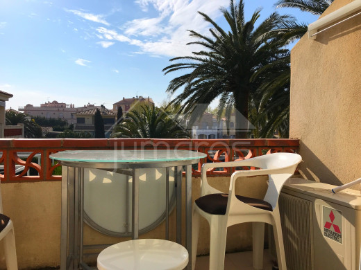 Appartement avec parking, amarre, et terrasse privés et piscine