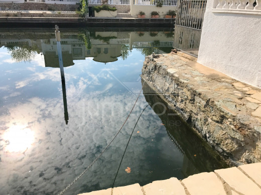 Appartement avec parking, amarre, et terrasse privés et piscine