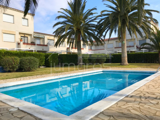Appartement avec parking, amarre, et terrasse privés et piscine