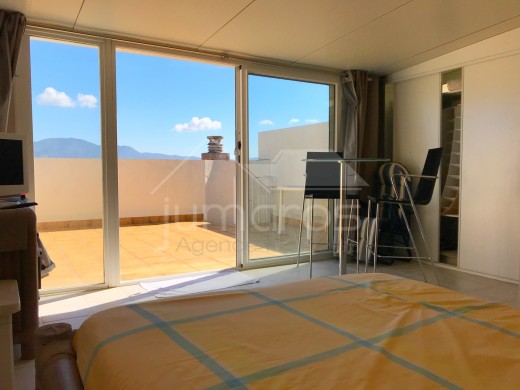 2 chambres, parking privé et terrasse 31 m2 au total