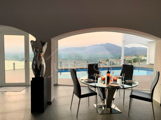 Magnífica villa en las alturas de Roses