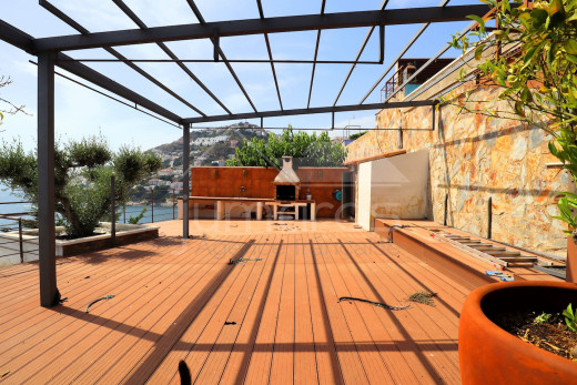 Villa de 4 dormitorios con piscina y garaje privado