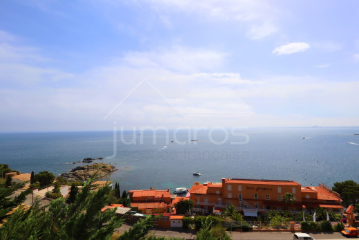 Villa de 4 dormitorios con piscina y garaje privado