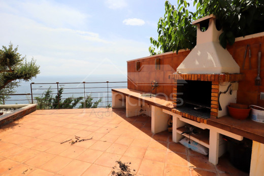 Villa de 4 dormitorios con piscina y garaje privado