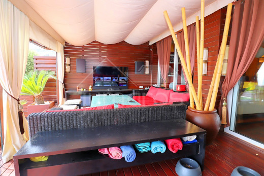Villa de 4 dormitorios con piscina y garaje privado