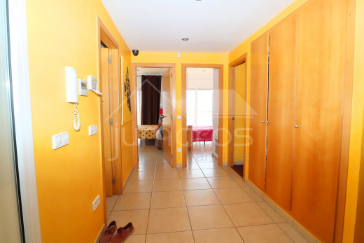 Villa de 4 dormitorios con piscina y garaje privado