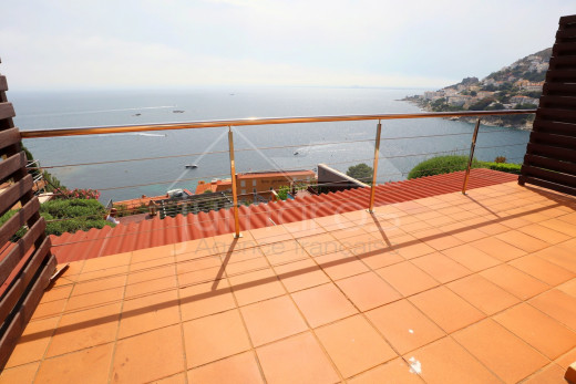 Villa de 4 dormitorios con piscina y garaje privado