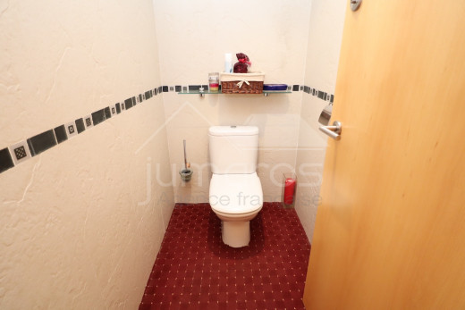 Villa de 4 dormitorios con piscina y garaje privado
