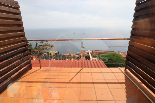 Villa de 4 dormitorios con piscina y garaje privado