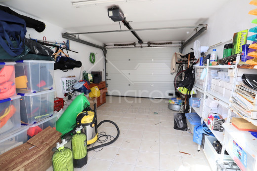 Villa de 4 dormitorios con piscina y garaje privado
