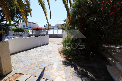 2 chambres, 100m de la plage, 27m2 de terrasse.