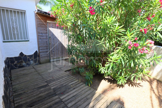 2 chambres, 100m de la plage, 27m2 de terrasse.