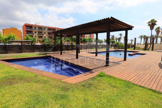 OPPORTUNITÉ! appartement moderne en 1ère ligne de mer