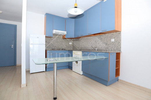 2 dormitorios, vista al canal, terraza, piscina en residencia segura