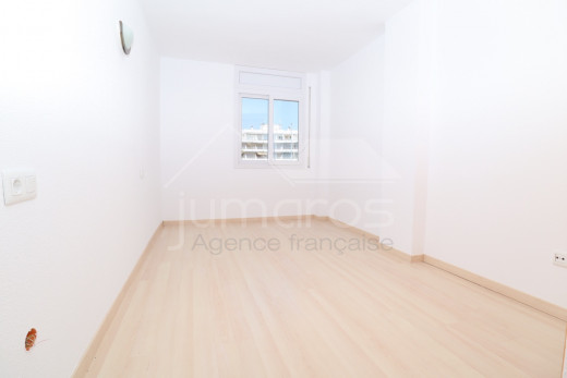 2 dormitorios, vista al canal, terraza, piscina en residencia segura