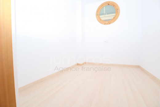 2 dormitorios, vista al canal, terraza, piscina en residencia segura
