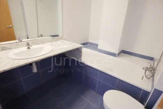 2 dormitorios, vista al canal, terraza, piscina en residencia segura