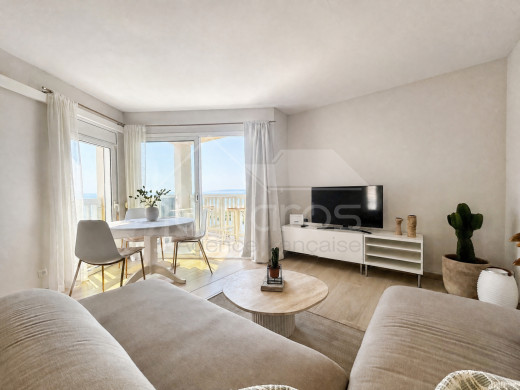 Appartement dernier étage rénové avec vuemer et terrasse privée de 40 m²