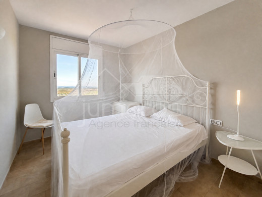 Appartement dernier étage rénové avec vuemer et terrasse privée de 40 m²