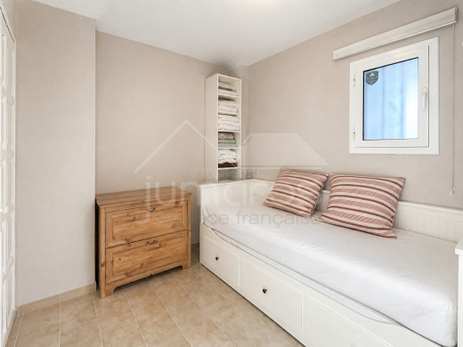Appartement dernier étage rénové avec vuemer et terrasse privée de 40 m²