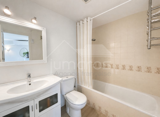 Appartement dernier étage rénové avec vuemer et terrasse privée de 40 m²