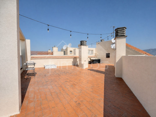 Appartement dernier étage rénové avec vuemer et terrasse privée de 40 m²