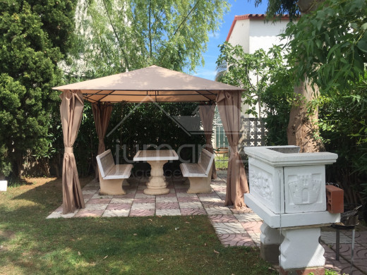 Immeuble de 6 appartements, piscine, parking, proche plage et centre