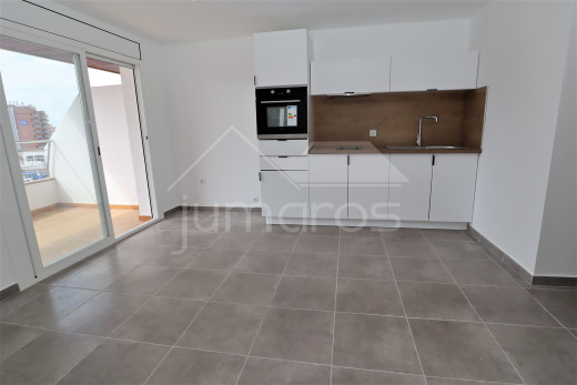 Appartement vue canal avec piscine à 500 m de la mer