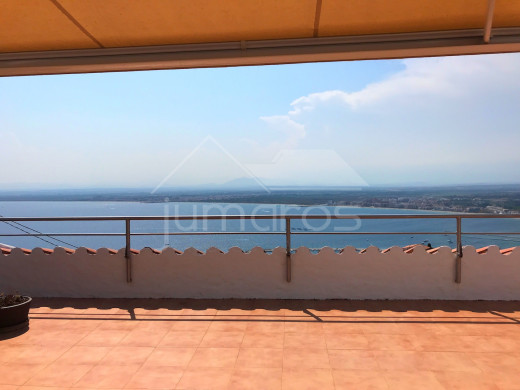 3 chambres, 49m2 terrasses, vue mer, piscine et 2 parkings