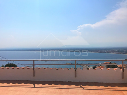 3 chambres, 49m2 terrasses, vue mer, piscine et 2 parkings