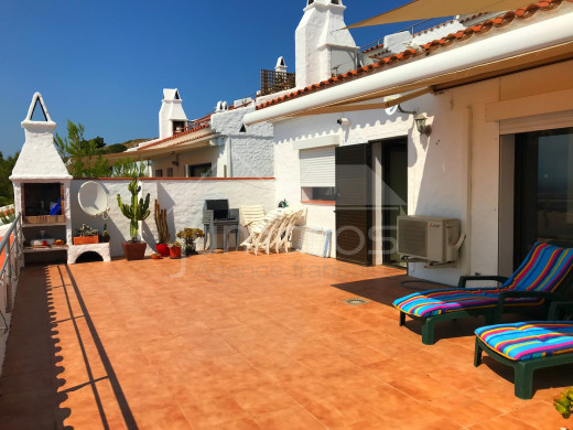 3 chambres, 49m2 terrasses, vue mer, piscine et 2 parkings