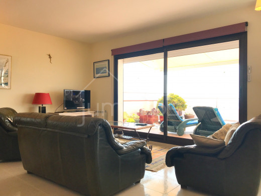 3 chambres, 49m2 terrasses, vue mer, piscine et 2 parkings