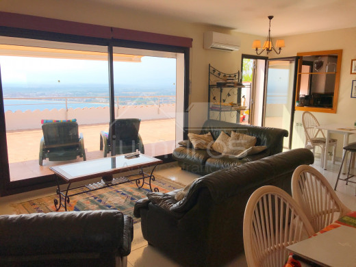 3 chambres, 49m2 terrasses, vue mer, piscine et 2 parkings