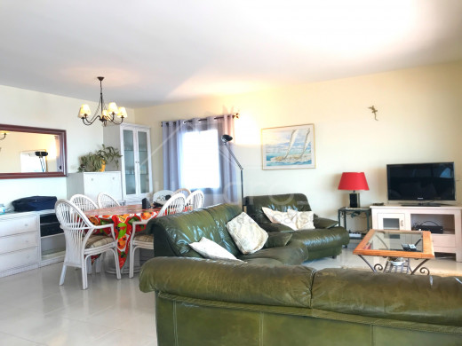 3 chambres, 49m2 terrasses, vue mer, piscine et 2 parkings