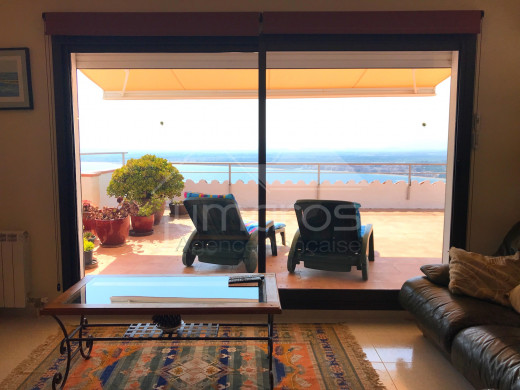 3 chambres, 49m2 terrasses, vue mer, piscine et 2 parkings