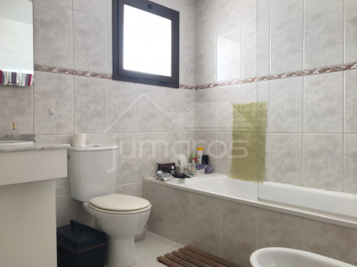 3 chambres, 49m2 terrasses, vue mer, piscine et 2 parkings