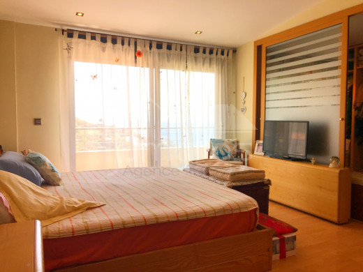 Villa 5 chambres, moderne , 174m2, vue mer avec piscine à Roses-Canyelles